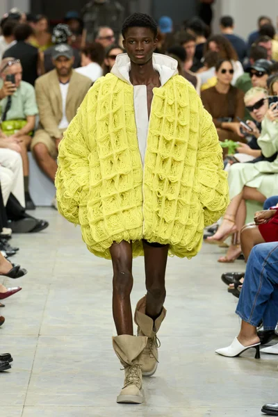Look 9